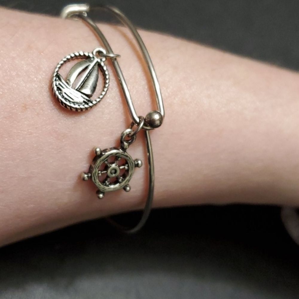 Silver tone sailing themed charm bangle bracelet 7.25"